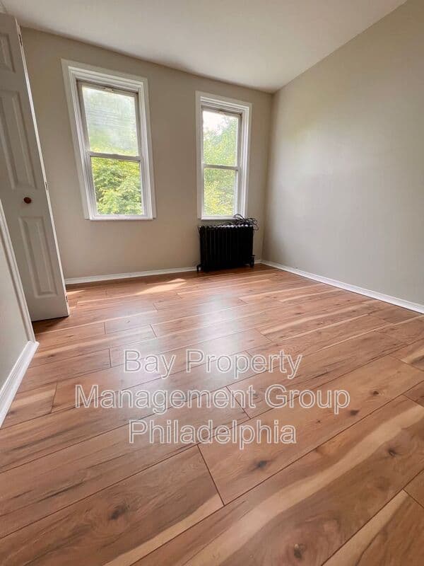 Collingdale House: 13 Kern St