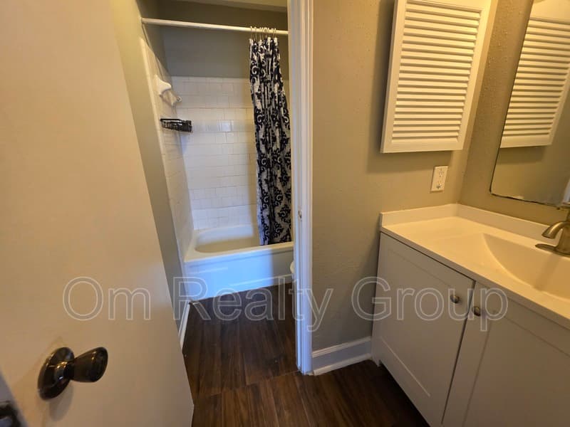 Houston House: 12722 Shannon Hills Dr,