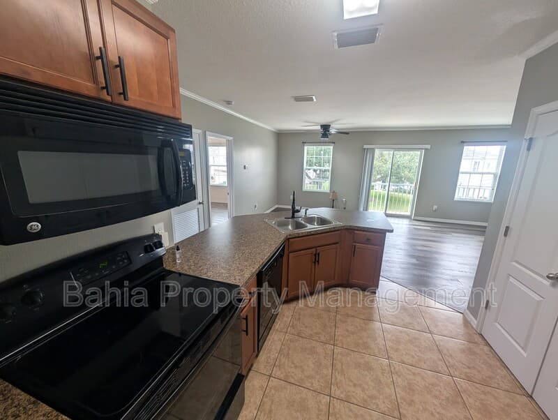 Plant City Townhome: 803 Ashentree Dr