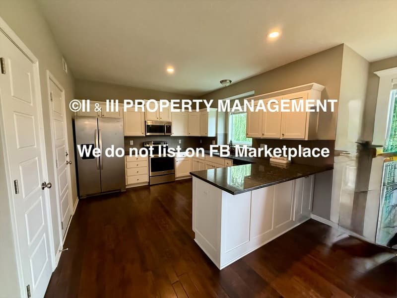 Lenexa House: 9548 Roundtree Street