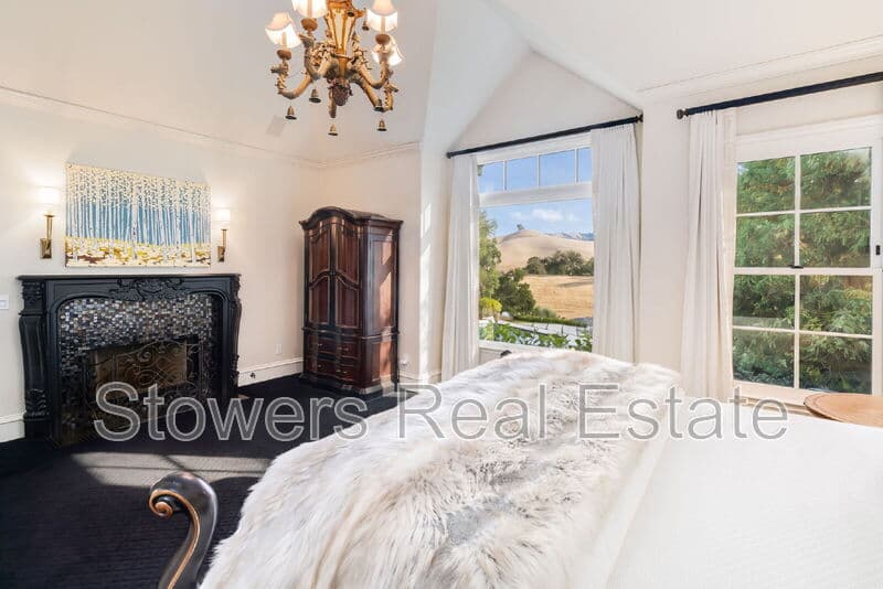 Danville House: 4482 Deer Ridge Rd