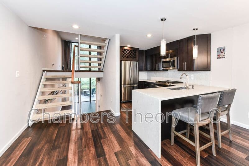 Reston House: 11475 Washington Plz W