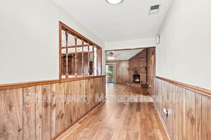 Gainesville House: 1028 Holly Drive