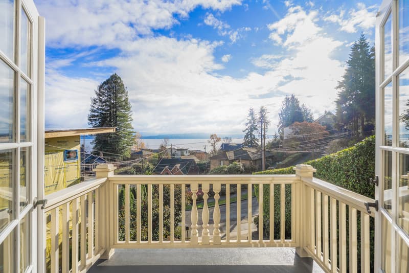 Seattle House: 1435 Newport Way