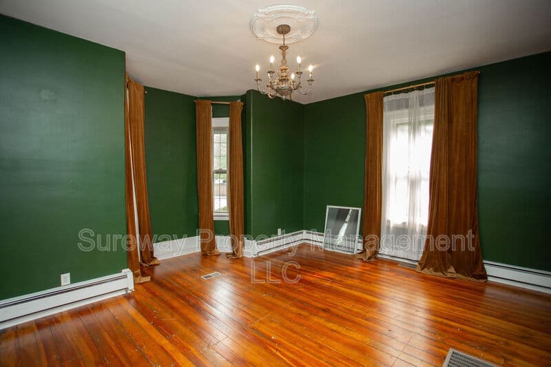 Medford House: 16 Union St