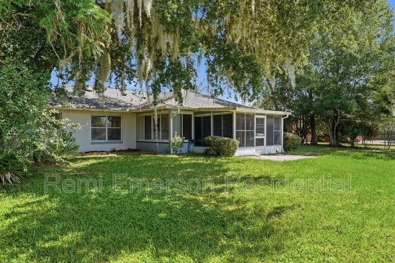St. Cloud House: 1340 Wood Lake Circle