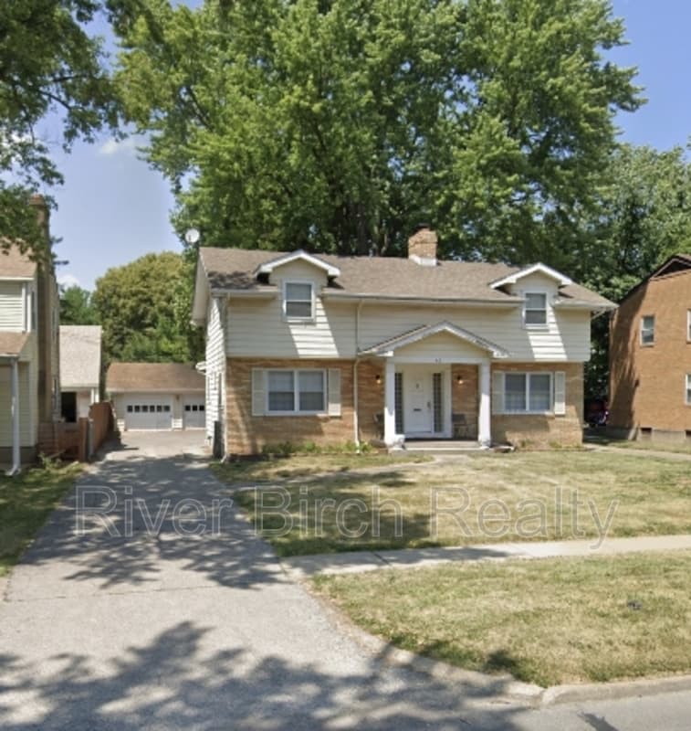 Springfield House: 421 West Lawrence Avenue