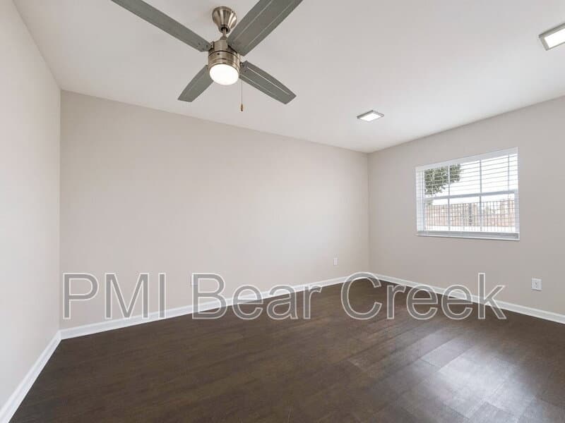 Houston Condo: 1824 Thonig Road