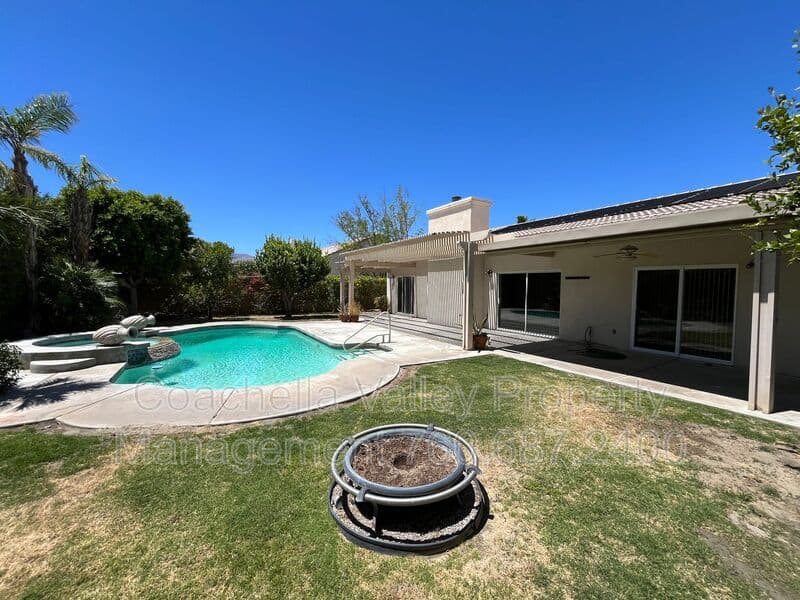 Cathedral City House: 68681 Pasada Rd