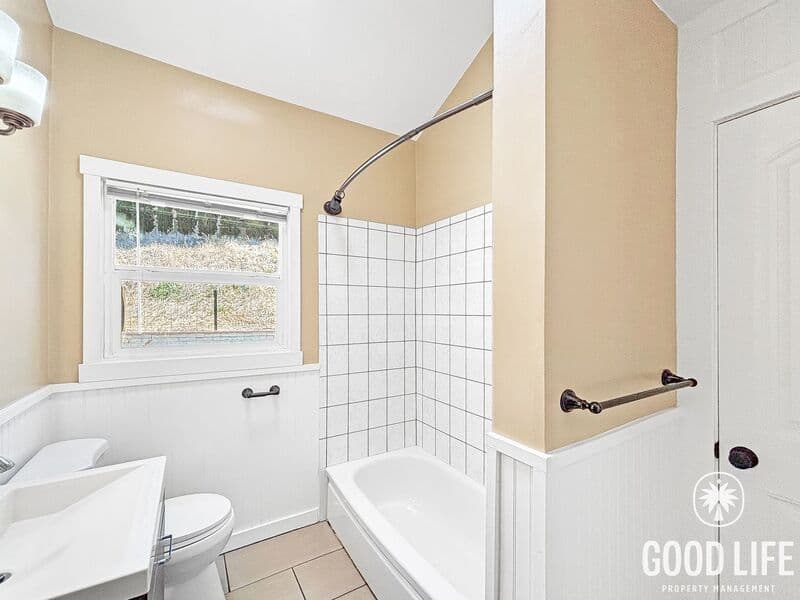 San Diego House: 2235 Midvale Dr