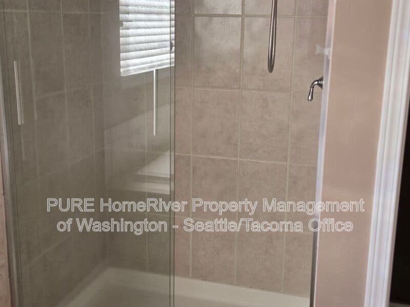 Auburn House: 5316 S 282nd Way