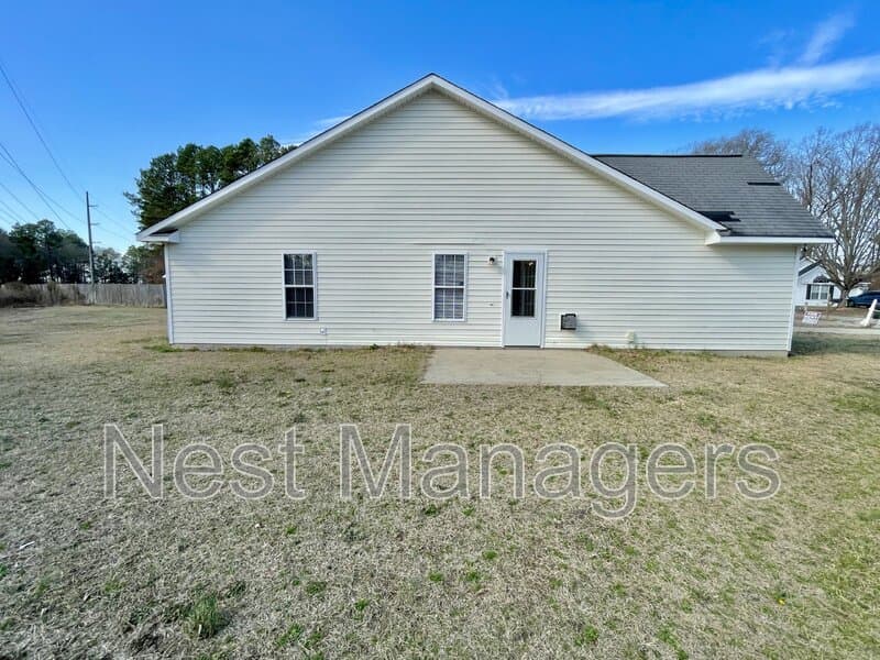 Fayetteville House: 804 Nighthawk Place