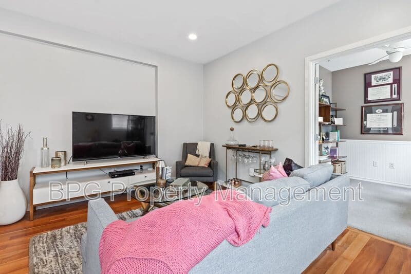 Washington Condo: 2535 13th ST. NW