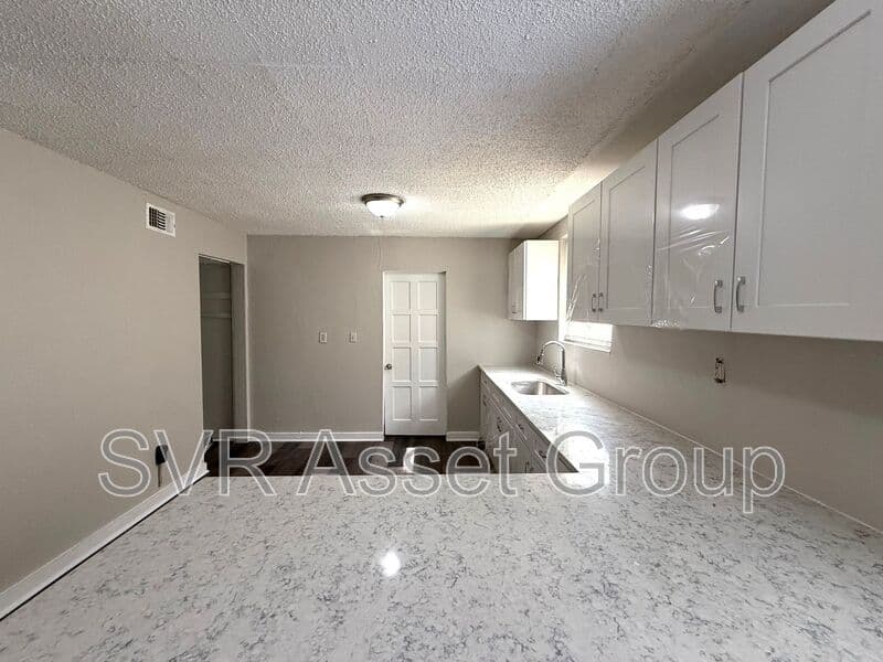 Jacksonville House: 9073 11th Ave
