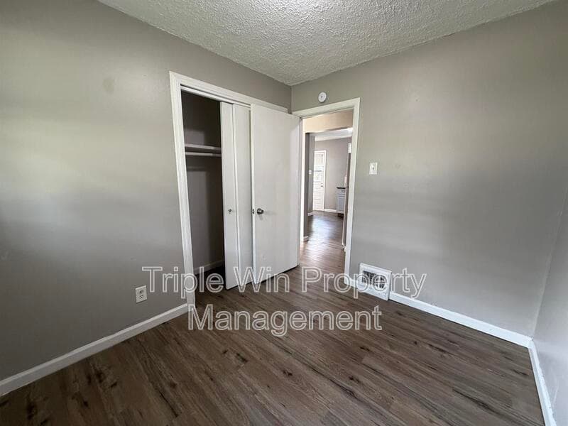 Saint Louis House: 1113 Highmont Dr