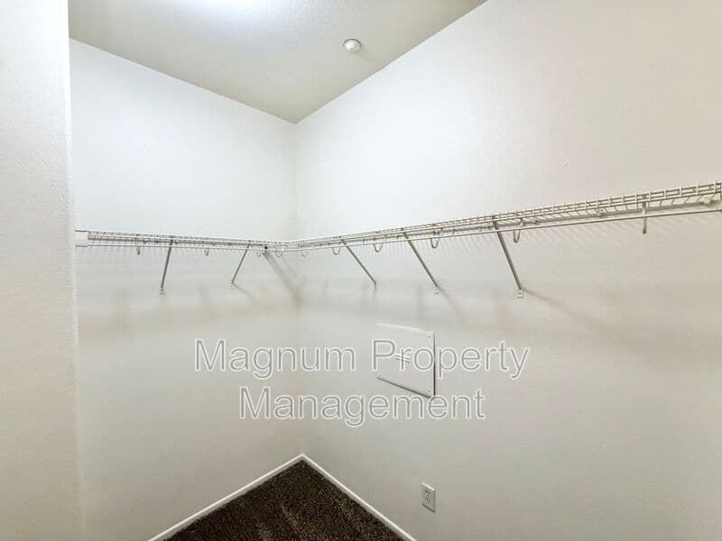 Riverside House: 11324 Riverleaf Dr