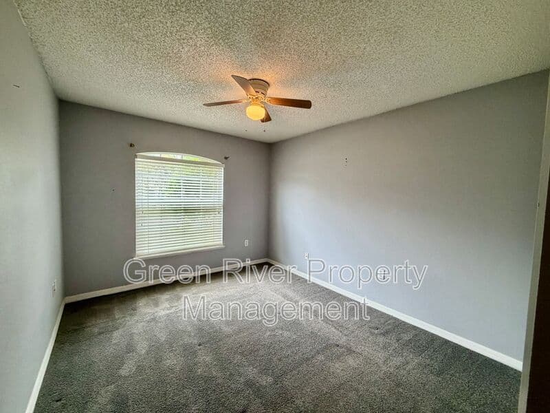 Jacksonville House: 8311 Oak Crossing Drive West