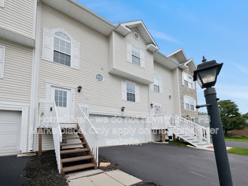 Cranberry Township Townhome: 516 Ten Point Ln