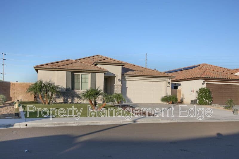 Menifee House: 29337 Chestnut St