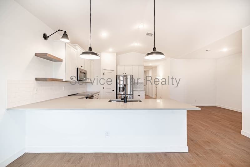 Maricopa House: 16635 N Lunar St