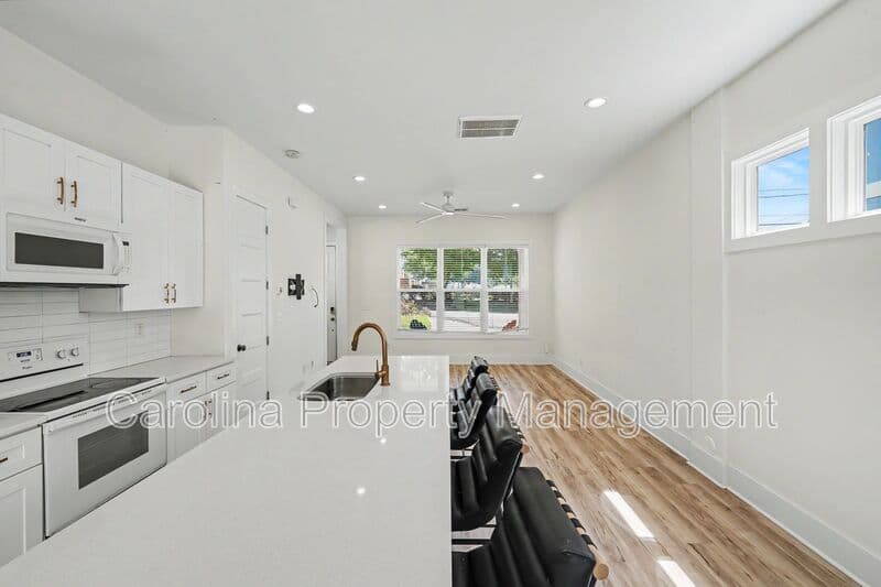 Charlotte House: 1521 Walton Rd