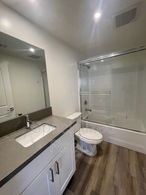 Glendale Condo: 366 Burchett Street