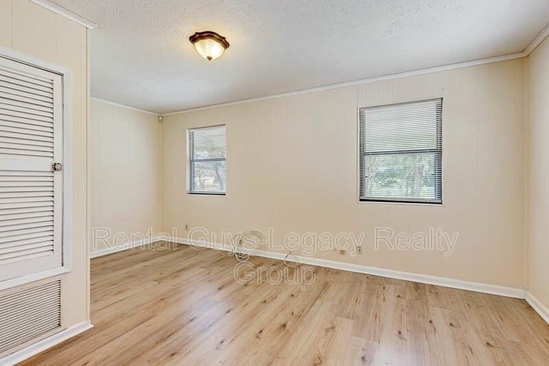 Jacksonville House: 3828 Freel Road