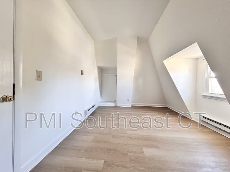 New London Condo: 285 Montauk Avenue