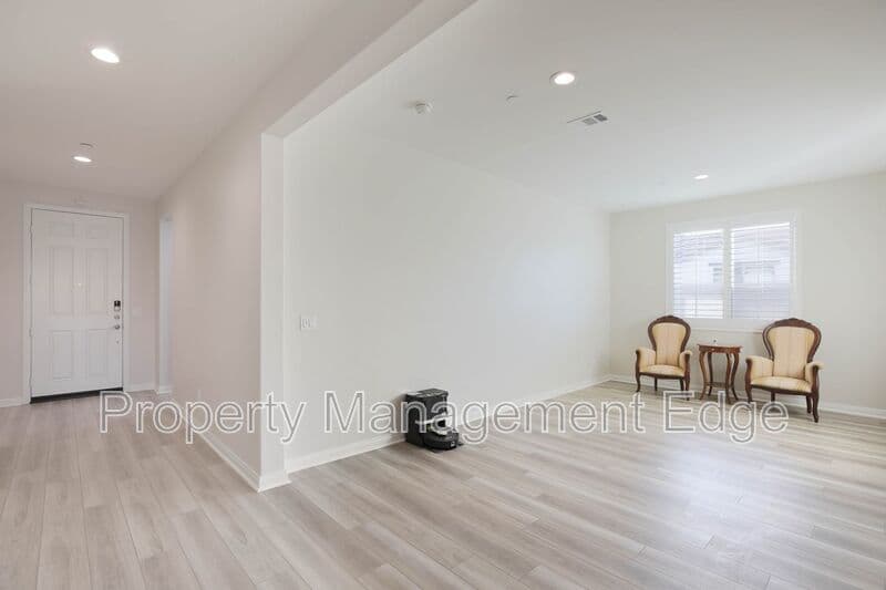 Menifee House: 29337 Chestnut St