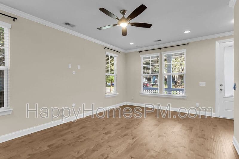North Charleston House: 5086 E Liberty Park Cirlce