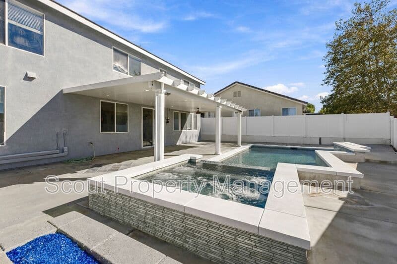 Menifee House: 28629 Maplewood Drive