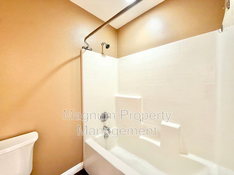 Lake Elsinore House: 34089 Dianthus Ln