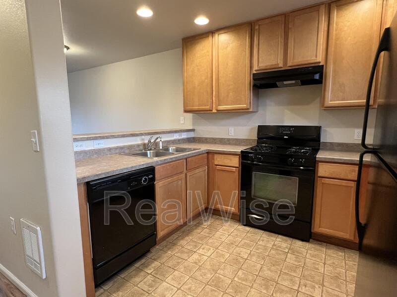 Redmond Townhome: 2250 SW 21st St