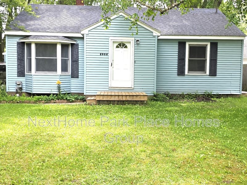 Midland House: 2908 Dartmouth Drive