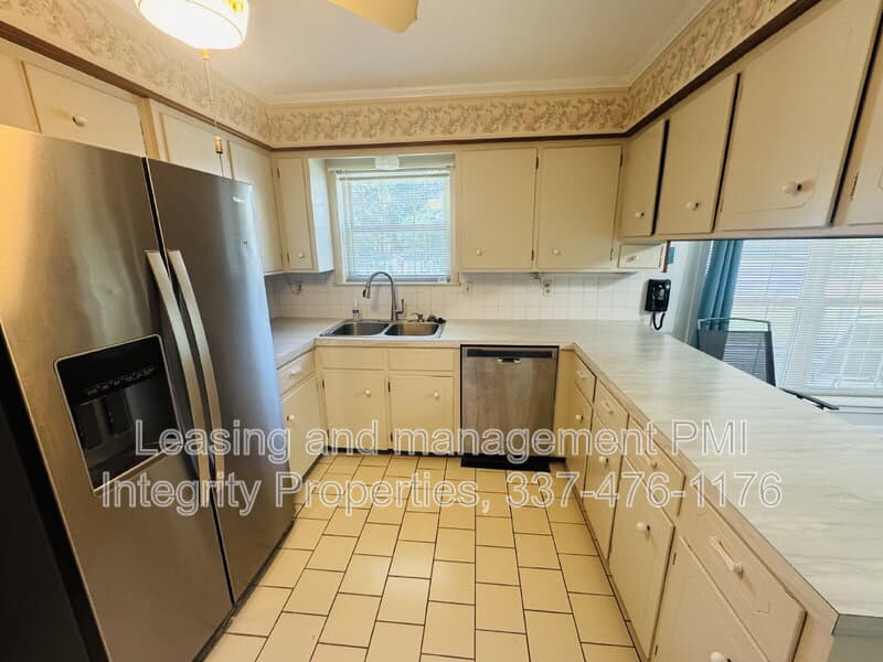 Lafayette House: 204 Debby Drive