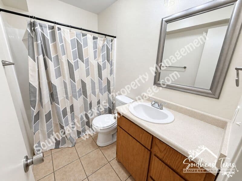 Kirbyville House: 1410 South Elizabeth Ave