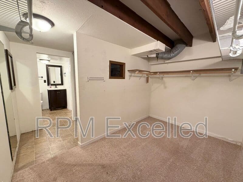 Kent House: 24625 148th Ave SE