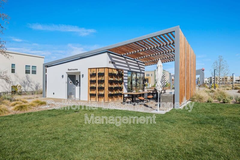Valencia House: 27233 Red Willow Court