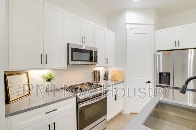 Houston House: 4706 Market St