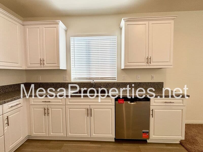 Victorville House: 10691 Sea Ace Place