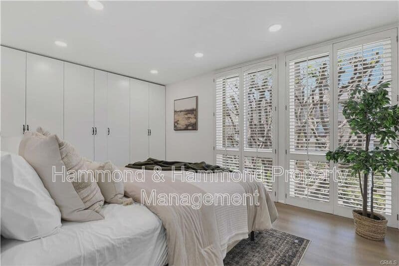 West Hollywood Condo: 970 Palm Ave.