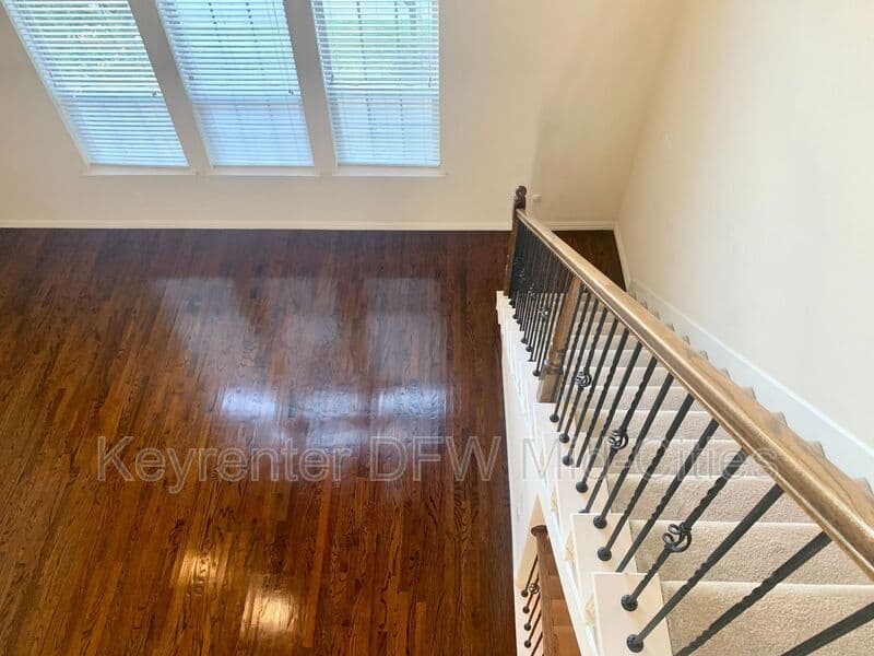 Irving House: 6463 Las Colinas Blvd