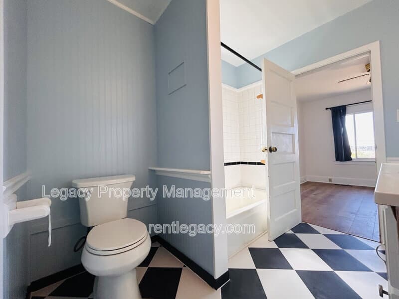 Crockett House: 653 Alhambra Street