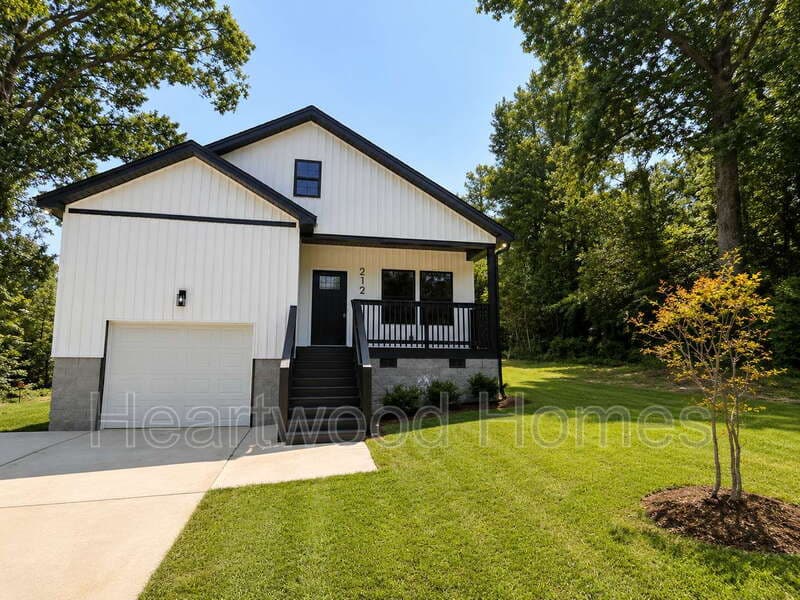 Columbia House: 212 Lincolnshire Boulevard
