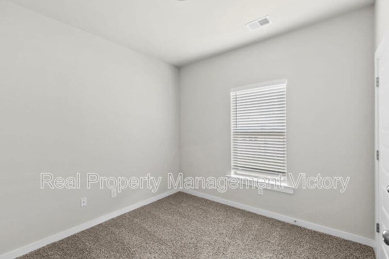 Clanton House: 275 Avalon Way