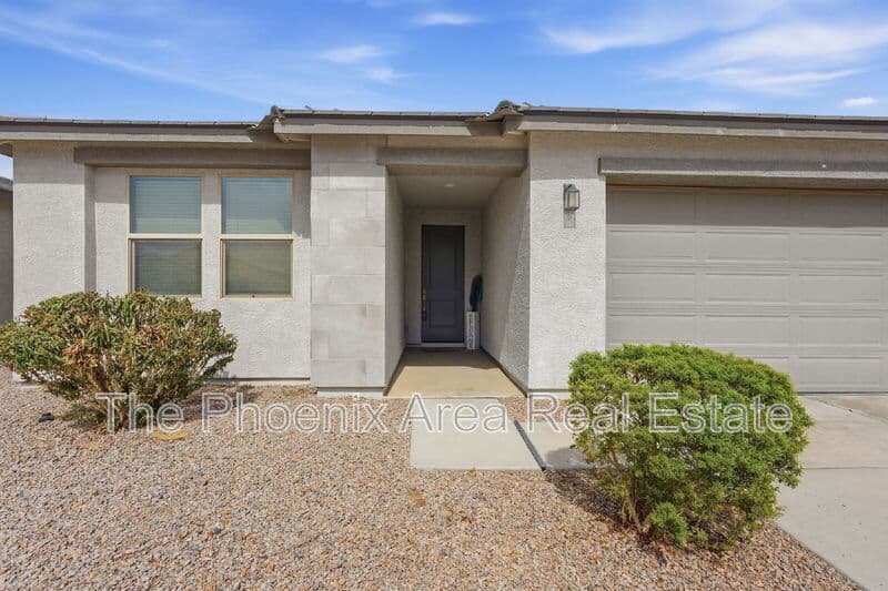 Maricopa House: 35786 W Santa Monica Ave