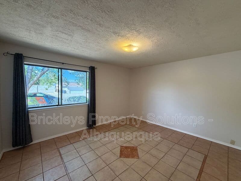 Albuquerque House: 5812 Brahma Dr NW
