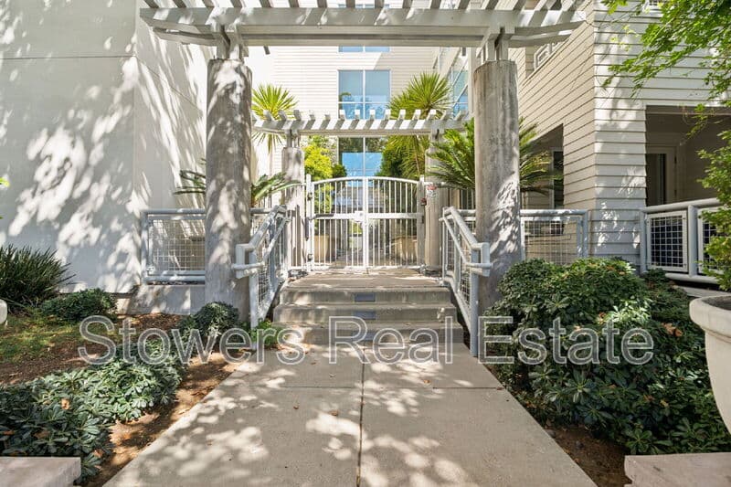 Walnut Creek Condo: 1655 N California Blvd