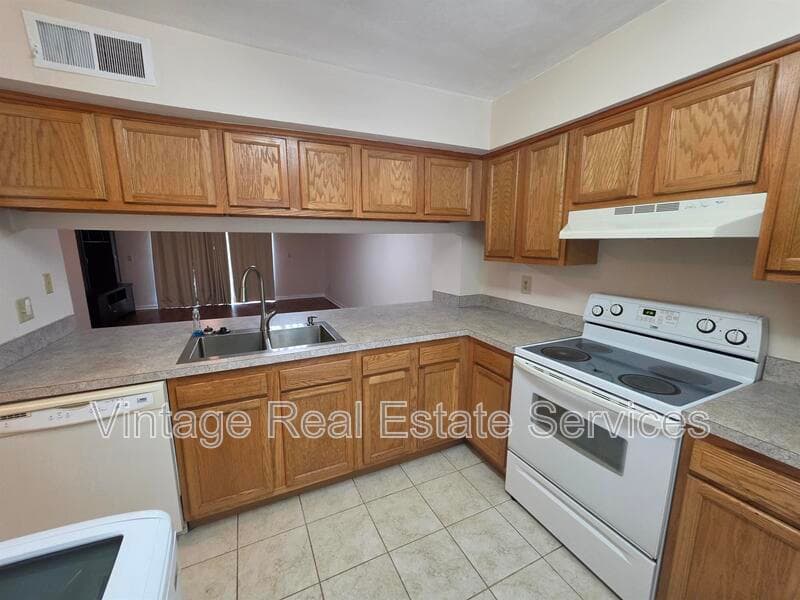Tampa House: 5202 Sunridge Palms Dr