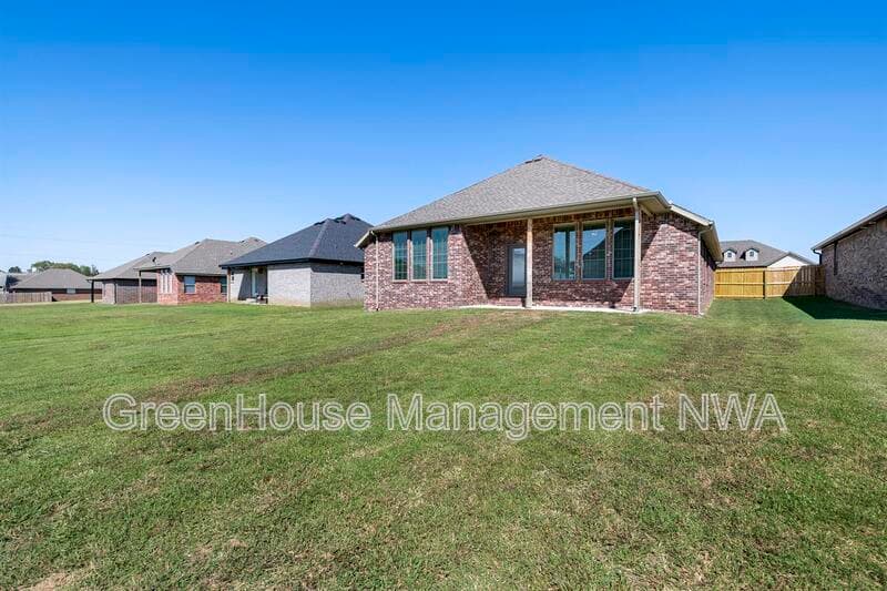 Siloam Springs House: 710 W Jillian Street